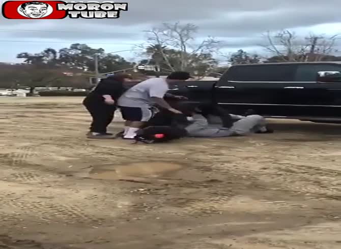 Video :Two more quiet but effective men settle down two loudmouths